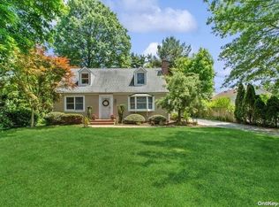 8 Belmont Pl, Huntington, NY 11743