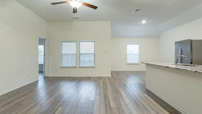 4 bed, 2.0 bath, 1845 sqft, $1,950 — Photo 2