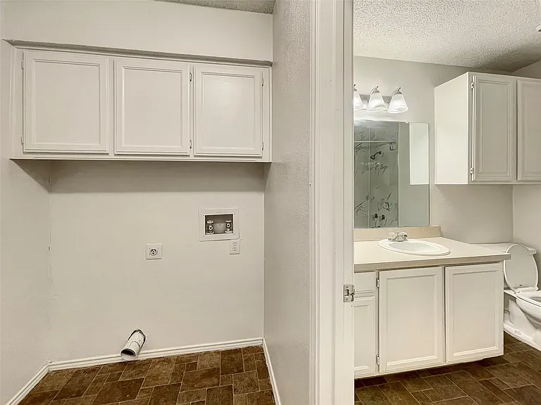 7000 Lincoln Dr — Photo 9