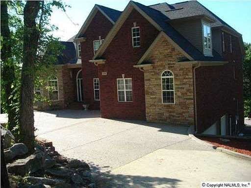 2nd image of 1301 Fox Meadow Trl SE