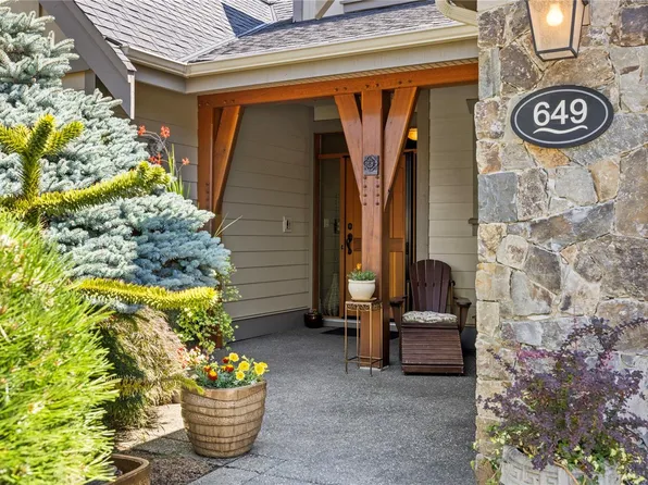 649 Eaglewood Ct, Qualicum Beach, BC V9K 0A3