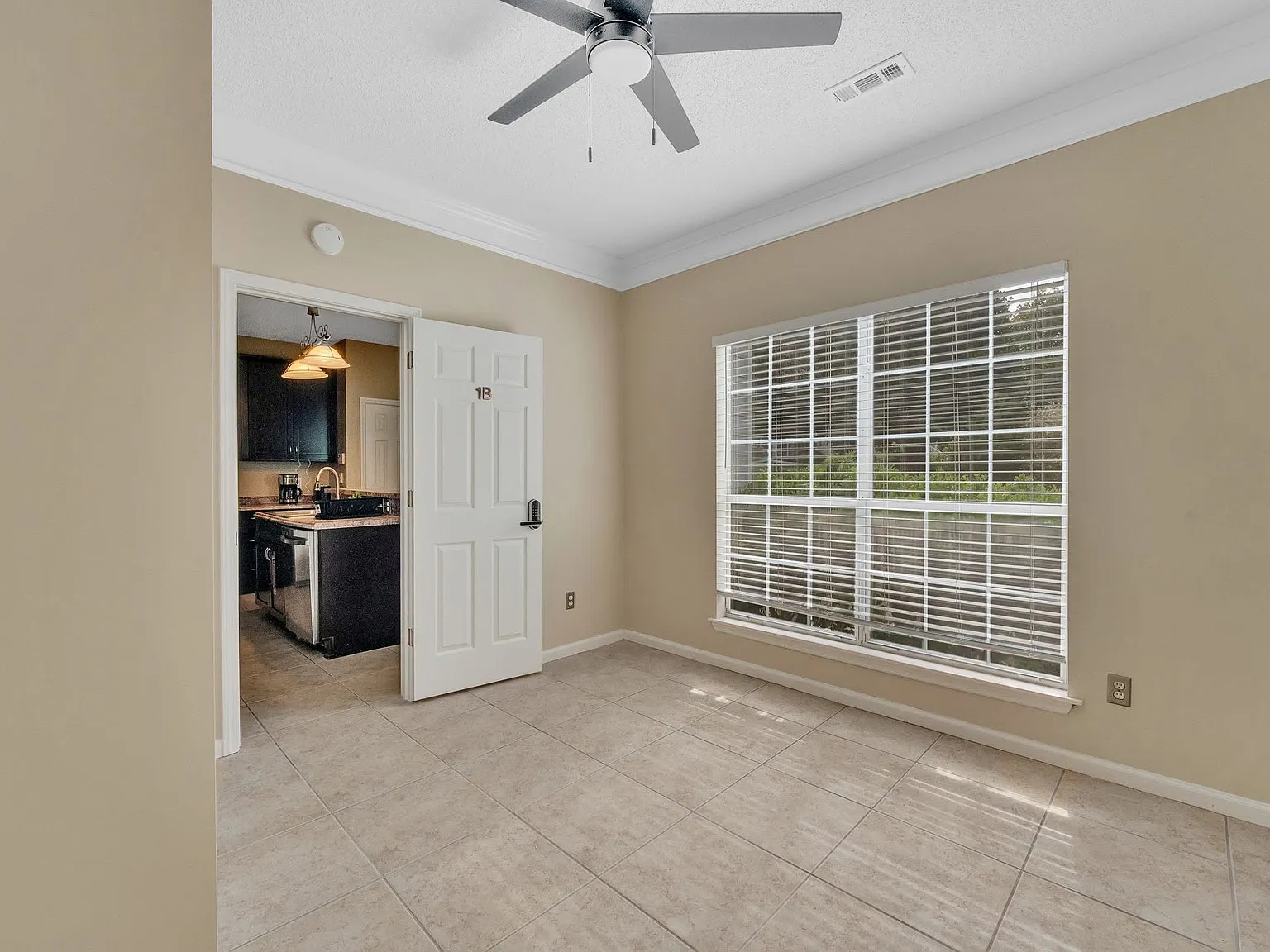6 bed, $800 — Photo 3