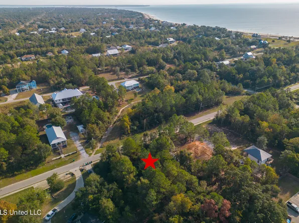 323 Terrace Ave #10, Waveland, MS 39576