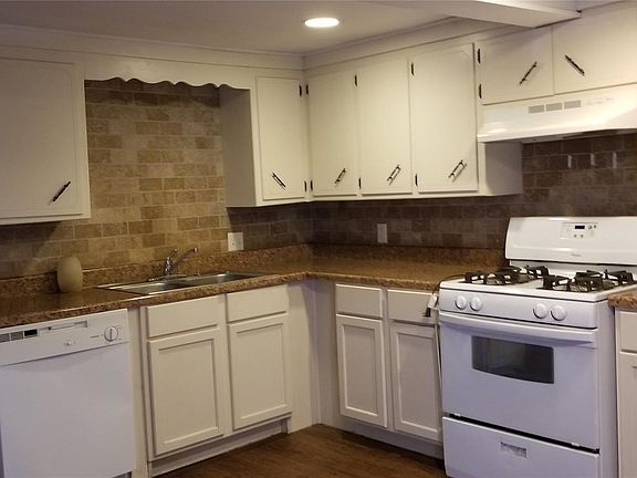 5th image of 1124 E Perkins Ave