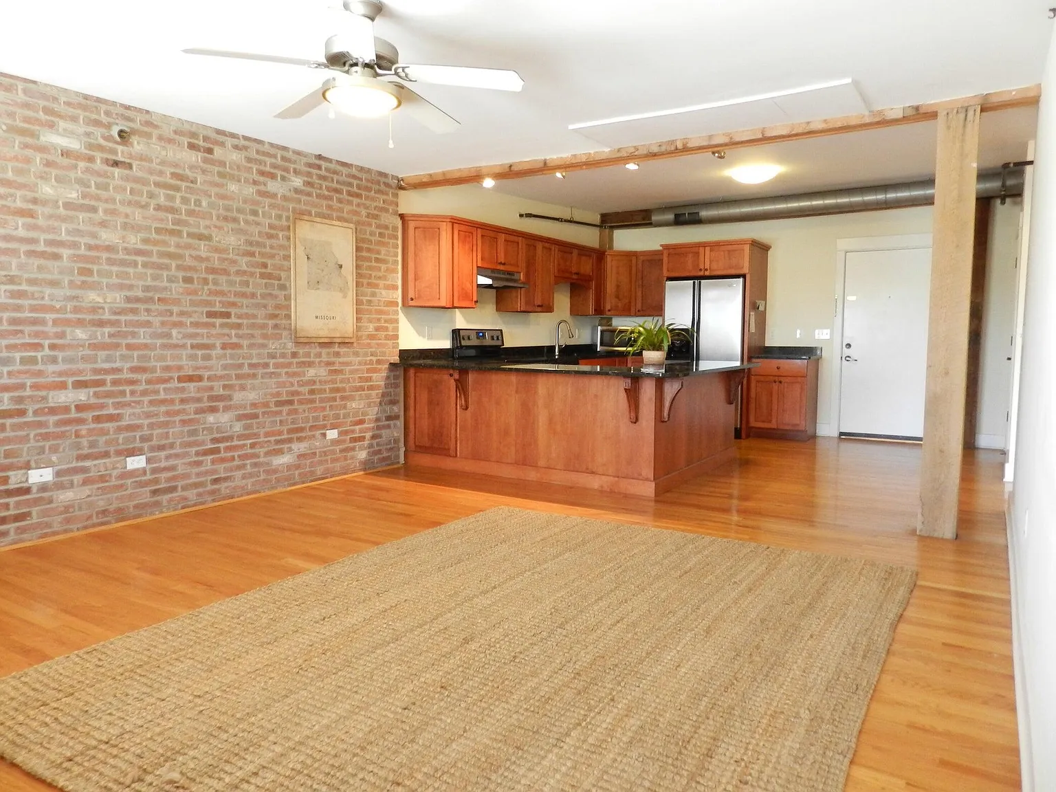 1 bed, 1.0 bath, $1,700 — Photo 3