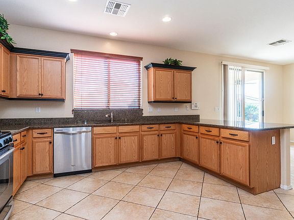 4th image of 2911 E Lindrick Dr