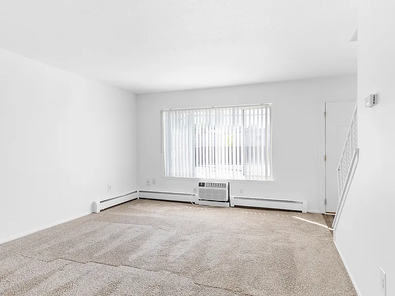 Dearborn Club Apartments — Photo 7