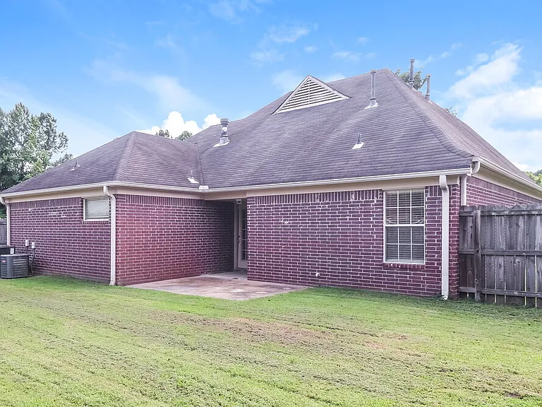 5760 Landau Dr — Photo 16