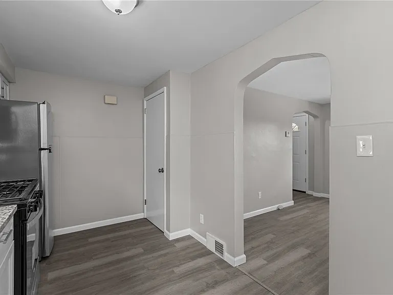 2982 Kestner Ave — Photo 10