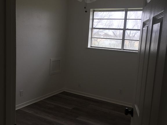 3rd image of 3806 Crestridge Dr
