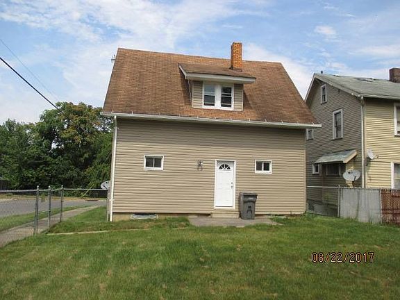 3rd image of 203 Marmion Ave