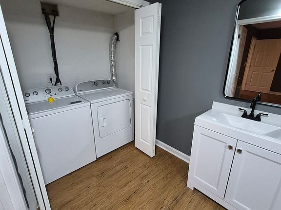 3rd image of 214 Crabapple Ln #1