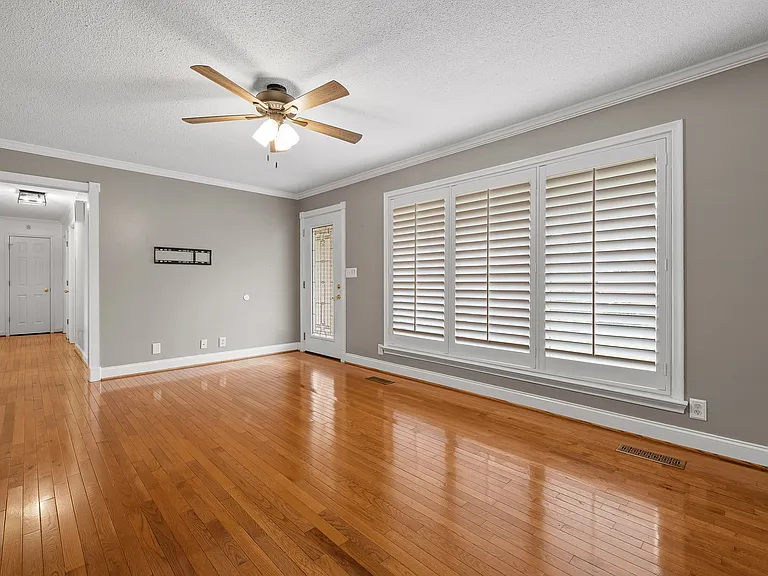 3443 Shadowlawn Dr — Photo 8