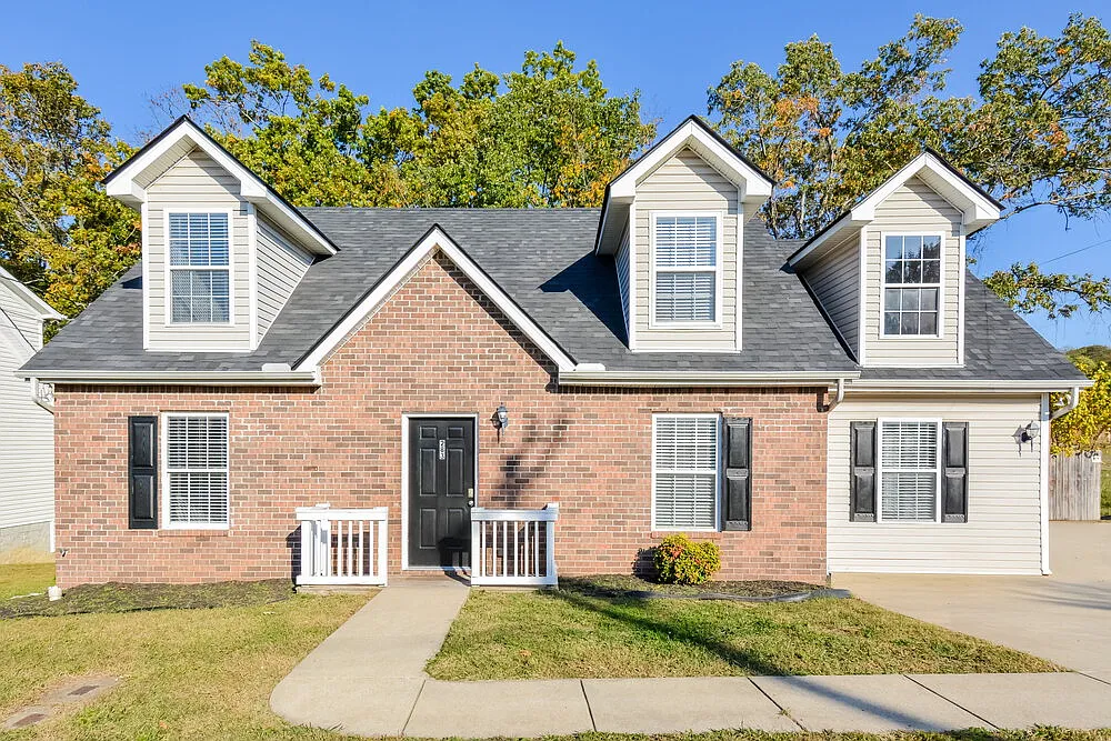 3 bed, 2.0 bath, 1609 sqft, $2,040 — Photo 1