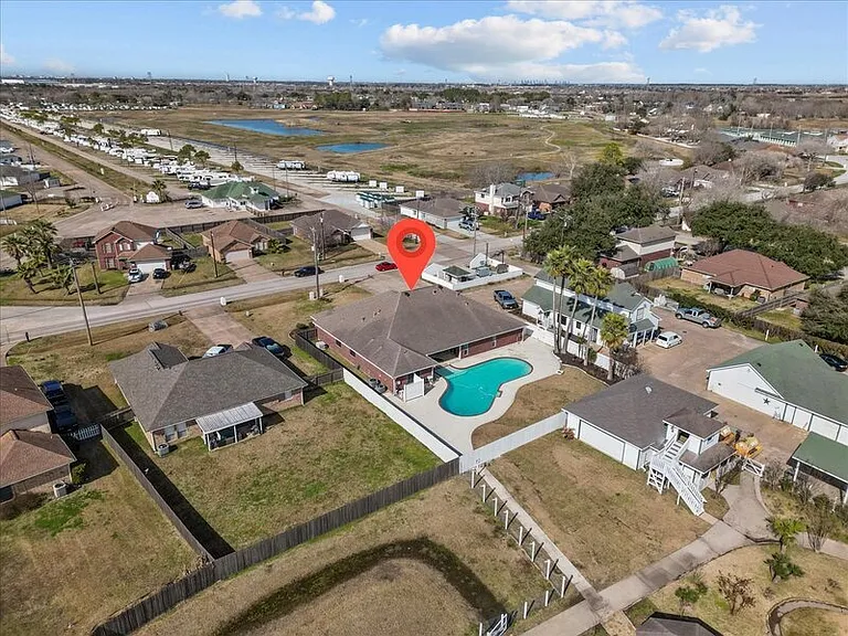 2421 Caroline St — Photo 37