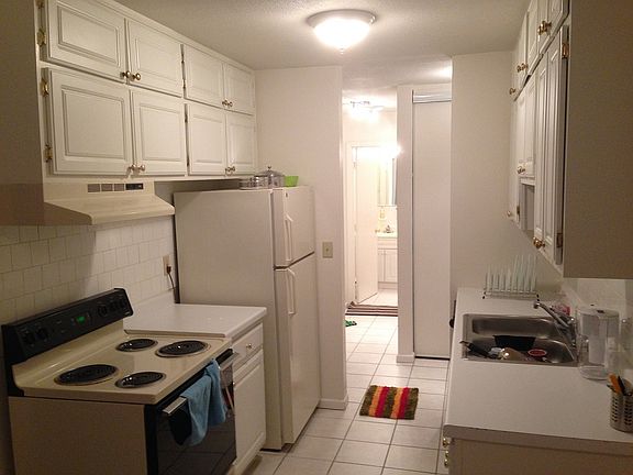 5th image of 901 E 77th St APT 105