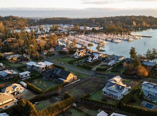 10724 Bayfield Rd, North Saanich, BC V8L 5S7