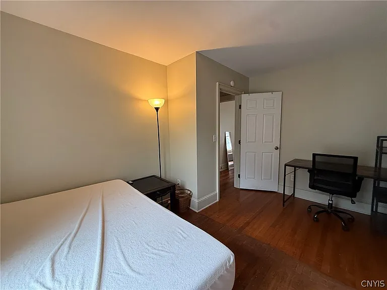 936 Lancaster Ave — Photo 27
