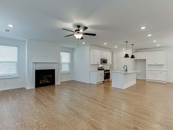 Encore - Briar Interior Image 1