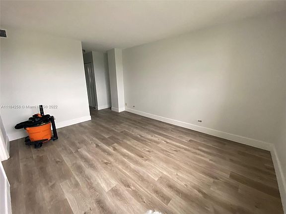 4th image of 447 NE 195th St APT 314