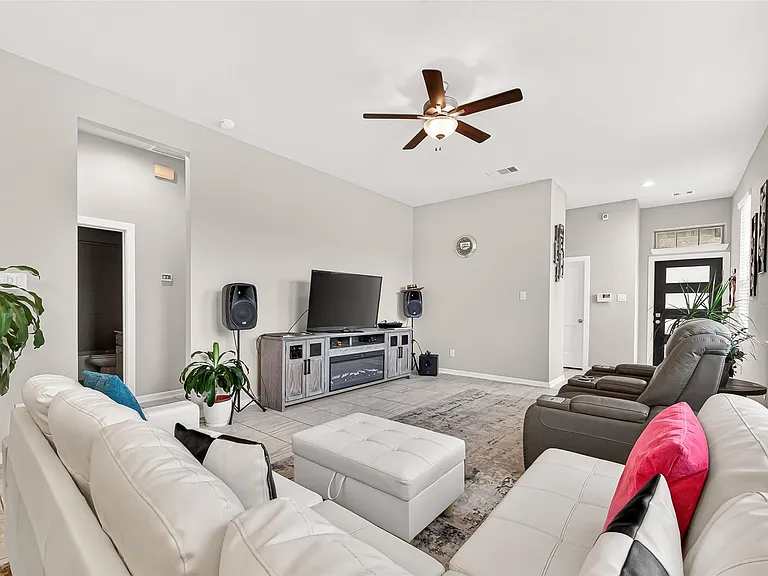 305 Rise Ln — Photo 9
