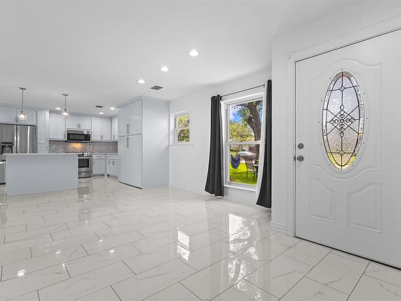 3rd image of 806 Longbeach Dr