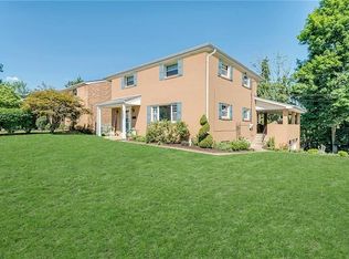 100 Dorf Dr, Pittsburgh, PA