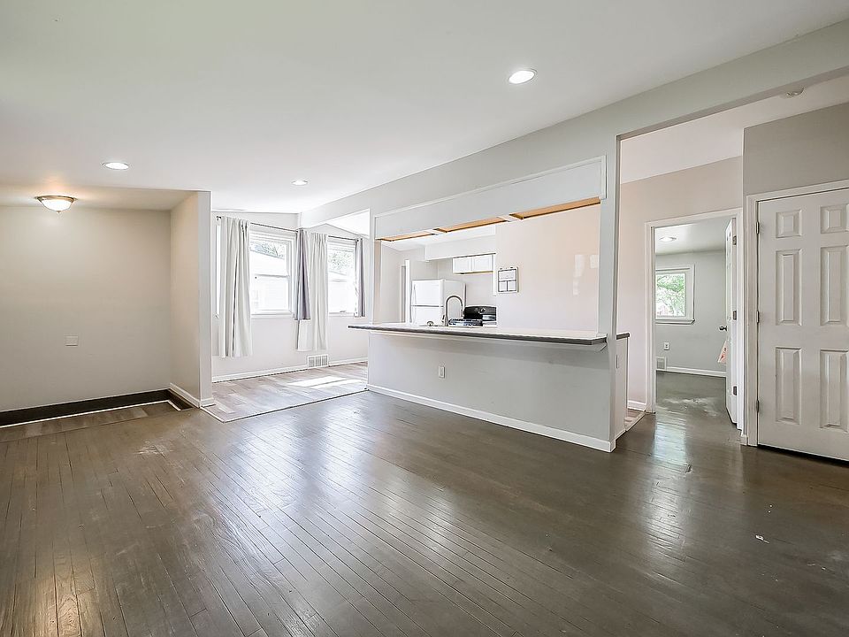 477 Moore St, photo 5