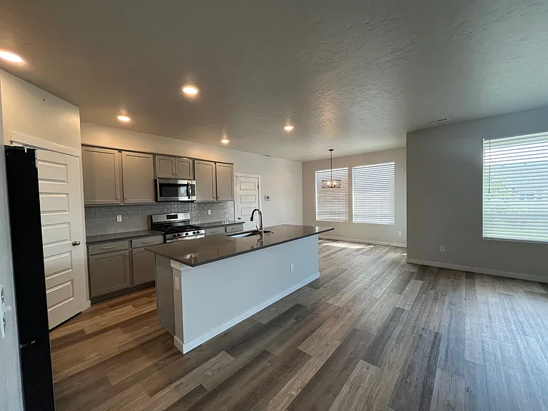 1209 W Davenport St — Photo 7