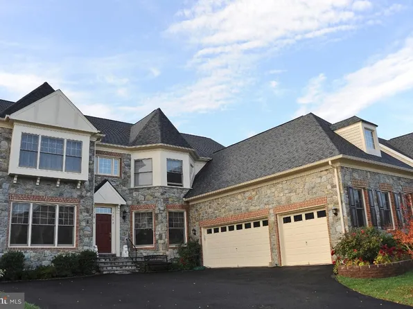 7582 Venture Dr, Alexandria, VA 22315