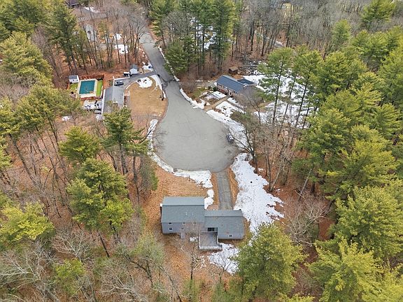 4th image of 5 Clare Cir