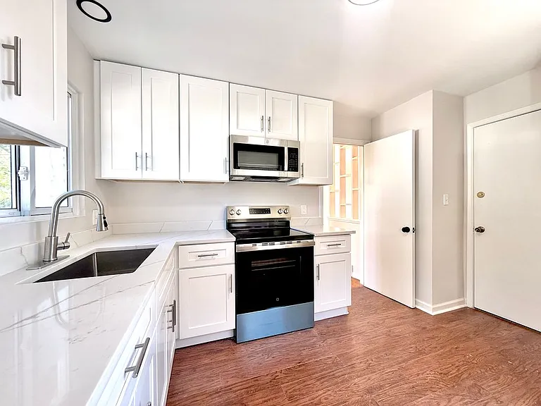 2180 Vernier Rd — Photo 11
