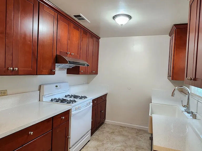 1720 Oregon Dr — Photo 5