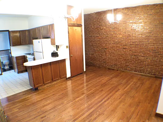 Rented by Glasser Realty LLC | media 9