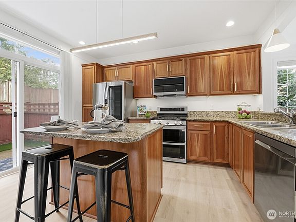 5th image of 4914 Shattuck Place S #EE103