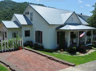 460 3rd St, Madison, WV 25130