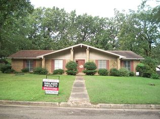 1302 Forest Ln, Hope, AR 71801