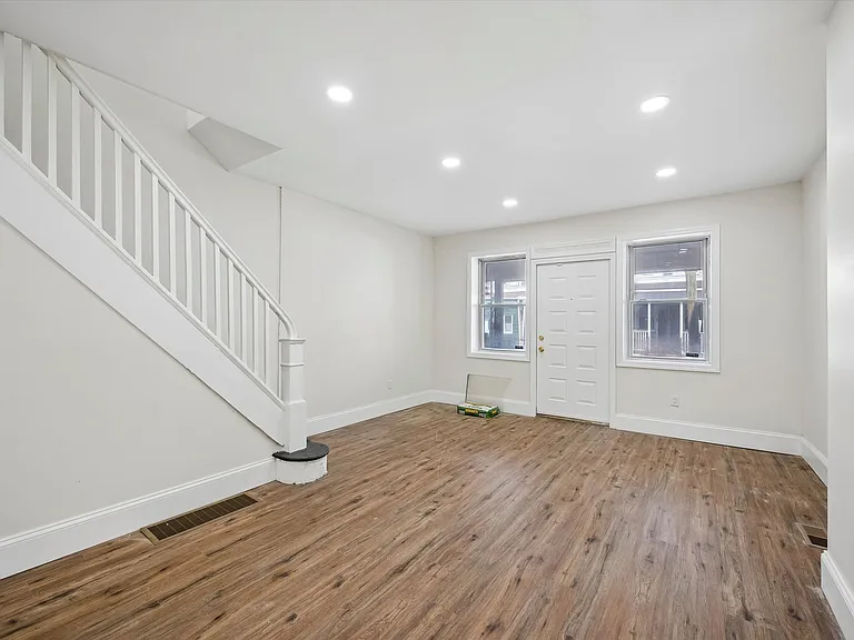 5618 Malcolm St — Photo 7