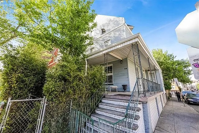 4 bed, 2.0 bath, $3,500 — Photo 1