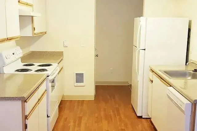 Jefferson Place Apartments — Photo 23