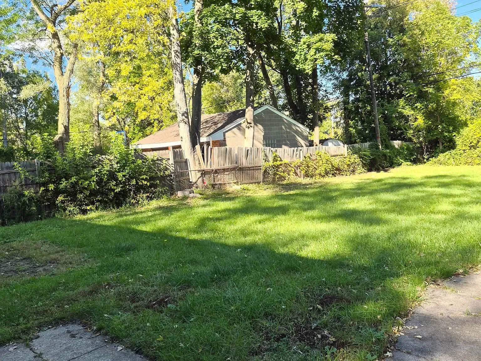 3 bed, 1.5 bath, 944 sqft, $1,400 — Photo 2