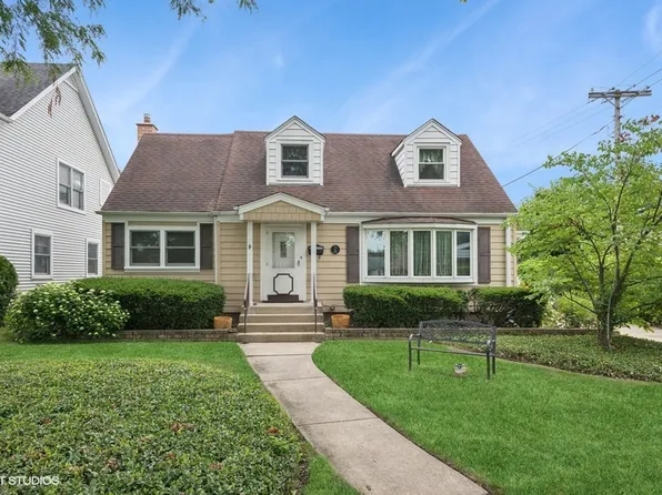 711 Robinhood Ln, La Grange Park, IL 60526