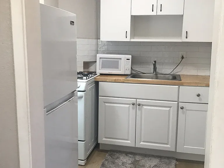 200 W White St — Photo 8