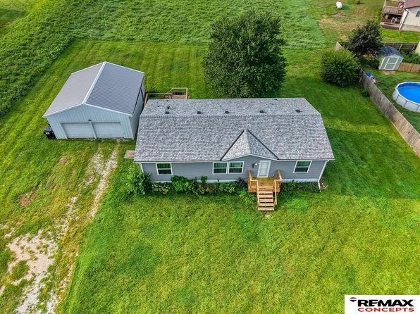 613 E 2nd St, Valparaiso, NE 68065