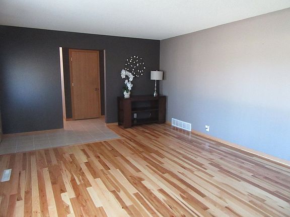 4th image of 1515 N Custer Ave