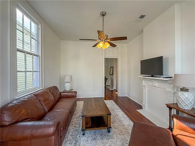 3319 Laurel St — Photo 5