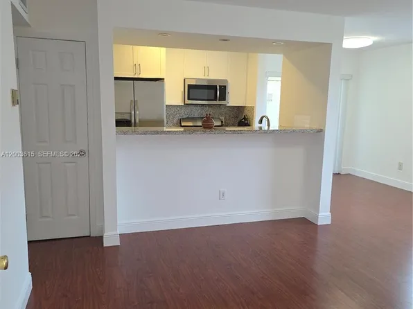 15330 SW 106th Ter APT 911, Miami, FL 33196