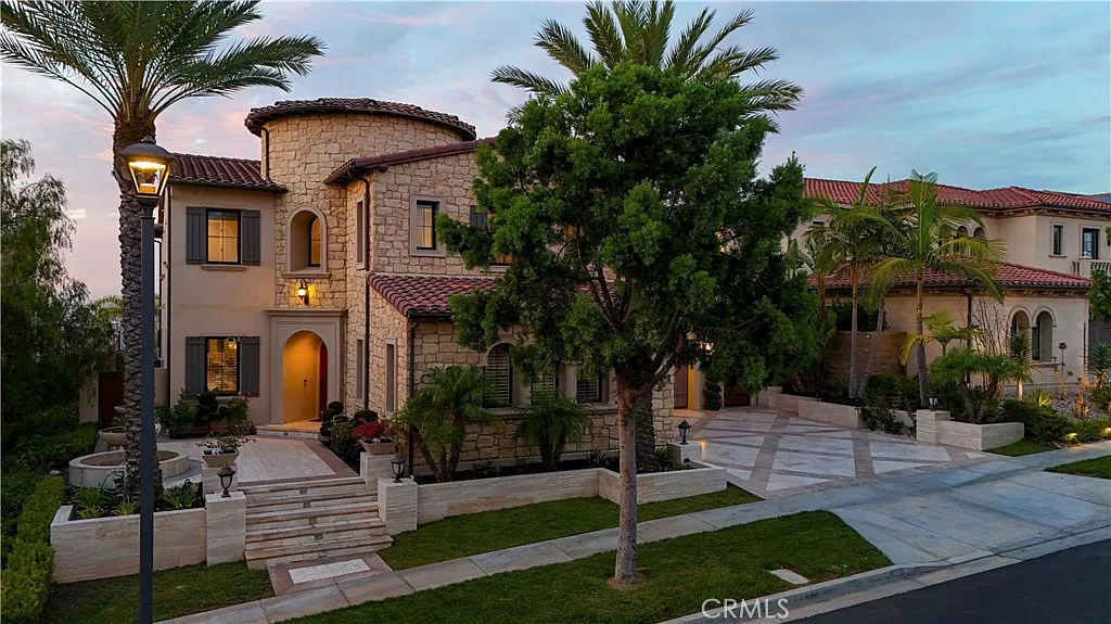 6 bed, 6.5 bath, 5156 sqft, $19,800 — Photo 2