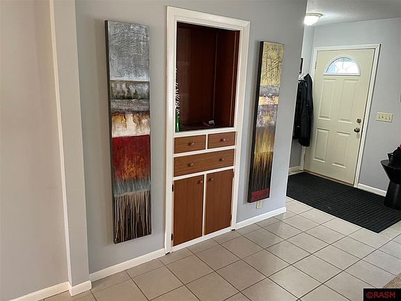 4th image of 1017 Willow Dr