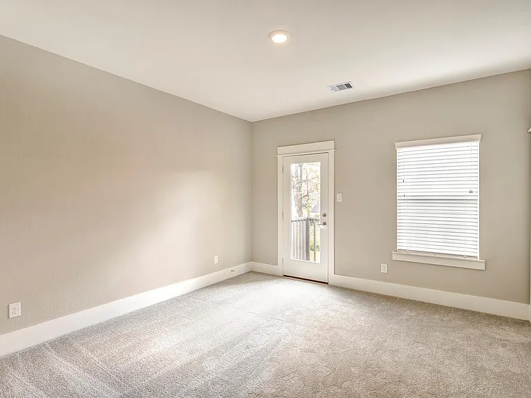 1304 W 23rd St — Photo 4